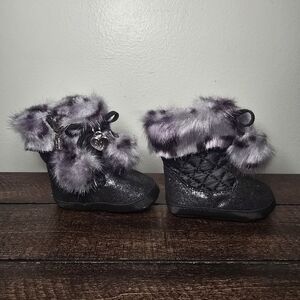 Stuart Weitzmann Baby Infant Black Quilted Sparkle Fur Pom Pom Booties Size 1